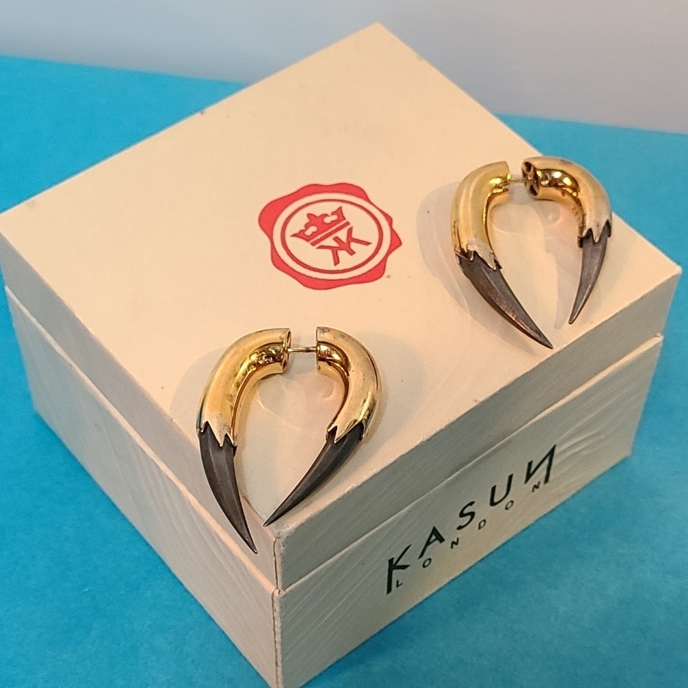 Kasun London Vampire Claw Earrings